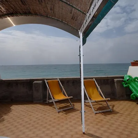 Holiday's Beach Apartmanhotel