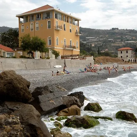 Holiday's Beach * Ventimiglia