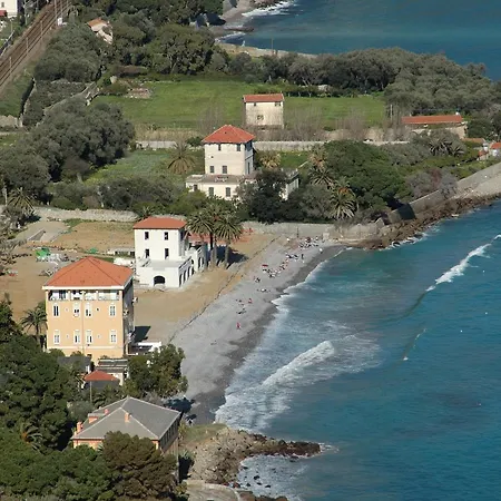 Holiday's Beach Apartahotel *