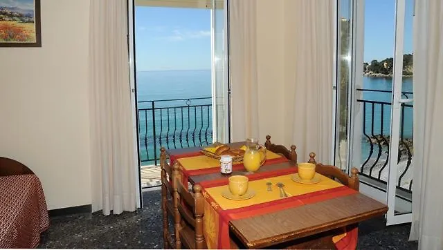 Holiday's Beach Ventimiglia