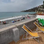 Holiday's Beach * Βεντιμίλια