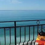 Holiday's Beach