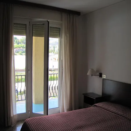 Aparthotel Holiday's Beach *