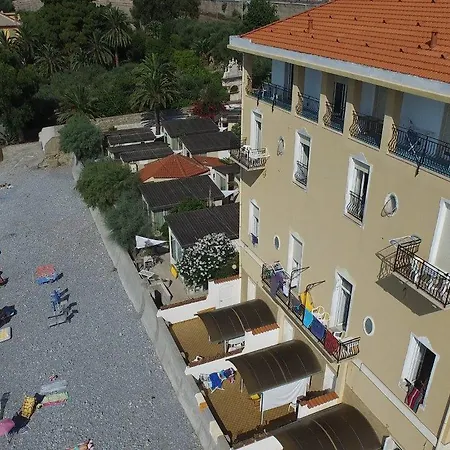 Holiday's Beach Aparthotel *