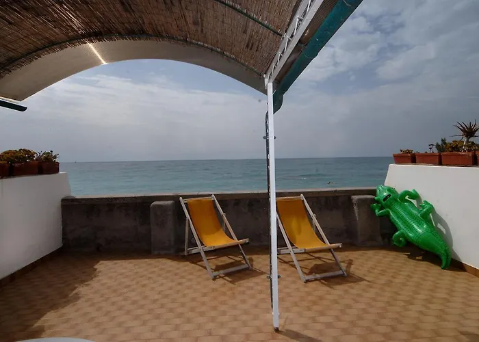 Holiday's Beach Aparthotel