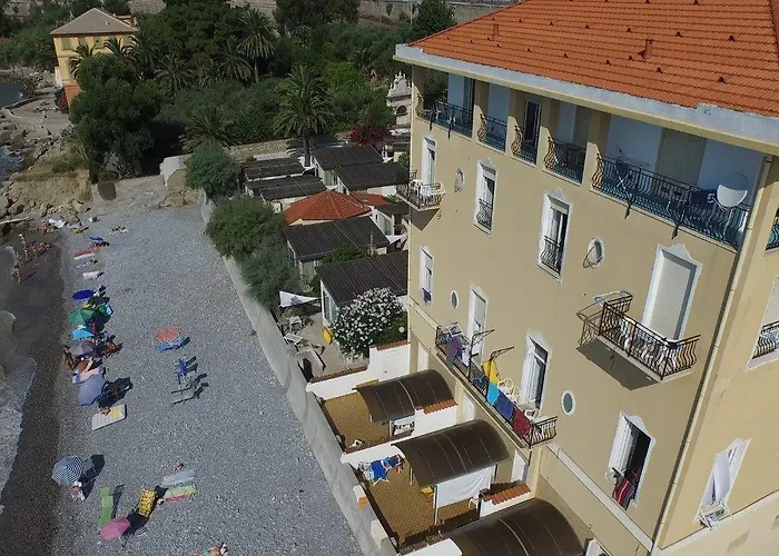 Holiday's Beach Aparthotel *