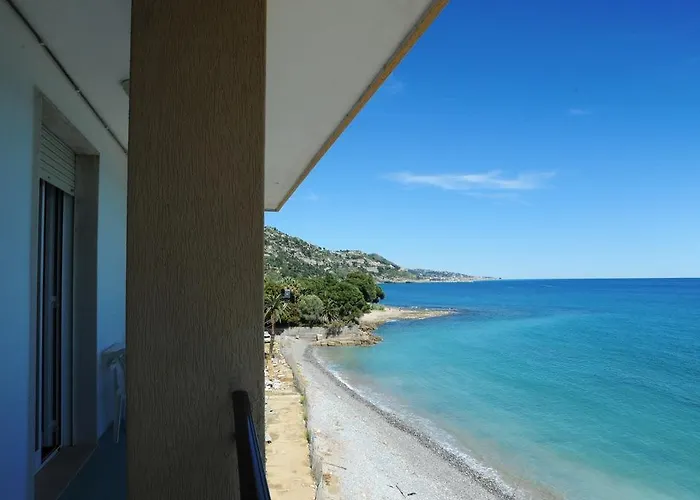 Holiday's Beach Aparthotel *